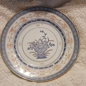 VINTAGE- Elegant Blue and White Dinnerware Decorative Plate